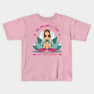 Cute Yoga mom Mothers day Kids T-Shirt